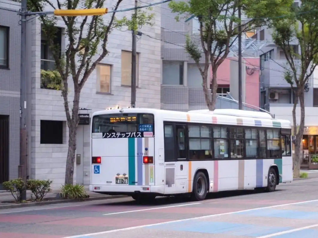후쿠오카 시내를 달리는 노선버스